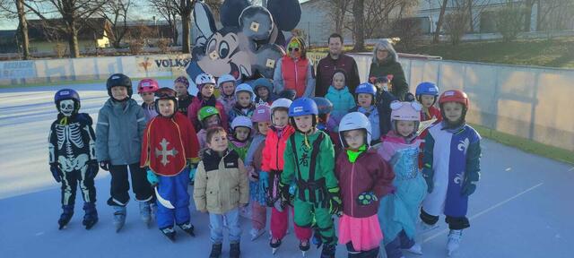 Bei der Urkundenüberreichung und dem Faschingsfest für die Kinder war auch Vizebürgermeister Adrian Kubat zu Gast. | Foto: Edith Marth