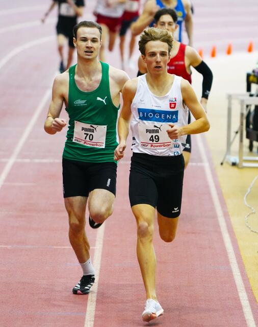 Starker Lauf: Julian Mesi (r.) übernimmt in letzter Sekunde die Führung. | Foto: SU Igla longlife