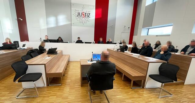 180-Grad-Kehrtwende in der Verantwortung des Angeklagten bei einem Geschworenen-Prozess zum Verbotsgesetz. | Foto: Gernot Heigl