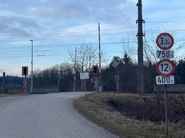 Der Bahnübergang in Unterau wird in den nächsten Jahren geschlossen. | Foto: Steiner-Watzinger