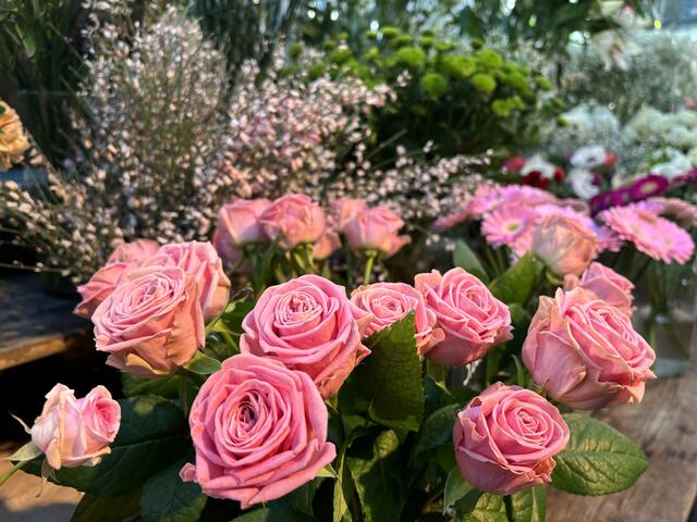 Welche Blumen dürfen es zum Valentinstag sein, neben den klassischen Rosen? Wir haben bei den Expertinnen nachgefragt. | Foto: Königer