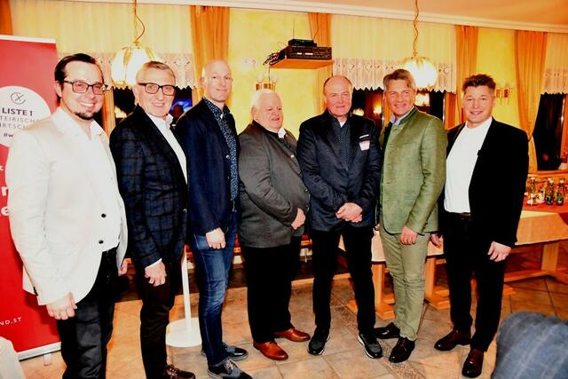 Hochkarätig besetzt die Wirtschaft beim Wirthausgespräch, v.l. Armin Bacher, Josef Herk, Markus Kollau, Bernhard Radauer, Klaus Bartelmuss, Albert Brunner und Bgm. Josef Maier. | Foto: Anita Galler