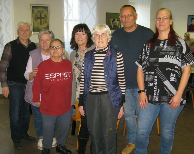 Parkinson-Café in Bruckneudorf. am Bild: Silvia Margraf, Maria Schmitzhofer, Anita Wendl, Bürgermeister Gerhard Dreiszker, Irene Schenzl, Eva Margraf, Franz Schmitzhofer. | Foto: Anita Wendl