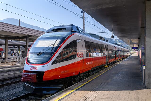 Das Mobilitätsangebot der Öffis soll erweitert werden, anstatt den Autoverkehr zu fördern durch den Bau des Lobautunnels. So sehen es viele Umweltorganisationen. (Archivfoto) | Foto: VVT/Oss