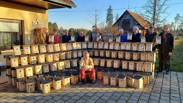 Eine stolze Leistung: Nicht weniger als 300 Nistkästen haben die Kameradinnen und Kameraden vom ÖKB Preding bewerkstelligt. | Foto: Wolfgang Gutschi
