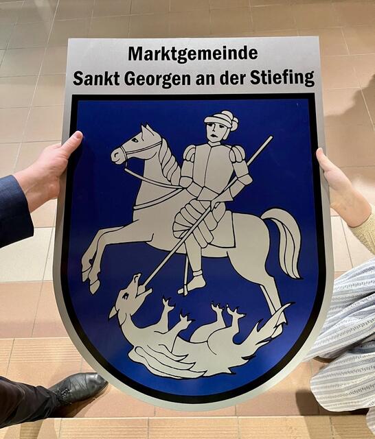 Mehrere Generationen, ein Wappen: Mit dem Kindergemeinderat St. Georgen an der Stiefing setzt die Marktgemeinde ein Zeichen für gelebte Mitbestimmung. | Foto: MeinBezirk