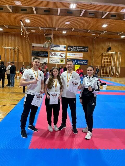 Simon Achleitner, Irina Stangl, Vereinsobmann Gerhard Linhart und Trainerin Anja Krobath | Foto: Atus Köflach Kickboxen