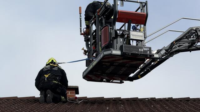 Die Drehleiter kam zum Einsatz. | Foto: FF Stadt Tulln