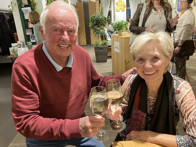 Rechts Hermine Fieber, die seit über 20 Jahren ehrenamtliche Besuchsdienste im Pflege- und Betreuungszentrum Berndorf macht. Links ihr Mann Peter | Foto: Stockmann