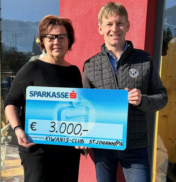 Barbara Niehues (KoKon) und Alexander Thaler (Kiwanis) | Foto: Kiwanis St. Johann
