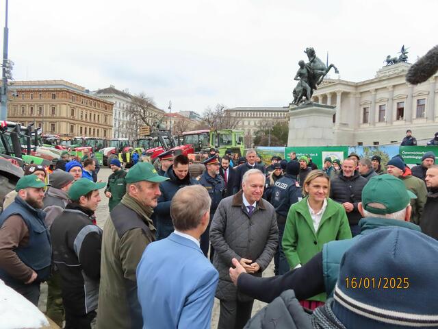 Vertreter des Unabhängigen Bauernverbands aus dem Bezirk Scheibbs beteiligten sich an den Protesten der Landwirte in Wien. | Foto: Unabhängiger Bauernverband