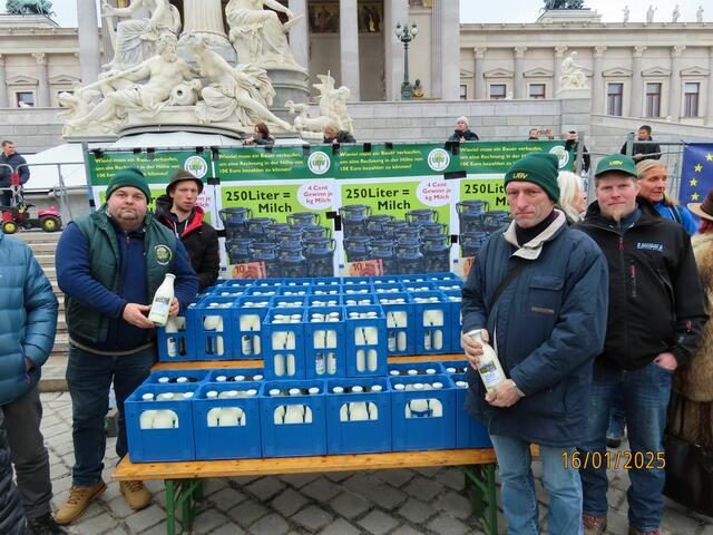 Vertreter des Unabhängigen Bauernverbands aus dem Bezirk Scheibbs beteiligten sich an den Protesten der Landwirte in Wien. | Foto: Unabhängiger Bauernverband