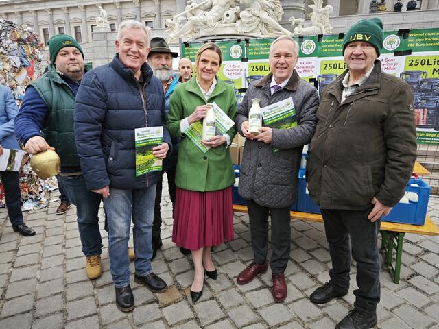 Vertreter des Unabhängigen Bauernverbands aus dem Bezirk Scheibbs beteiligten sich an den Protesten der Landwirte in Wien. | Foto: Unabhängiger Bauernverband