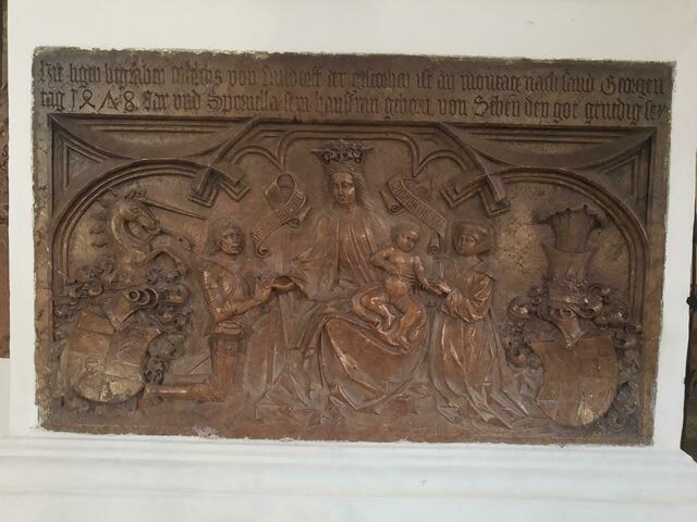 Der Adneter Marmor ist auch im Tennengau zu finden. Hier ein Grabstein aus Adnet. | Foto: von Hagke