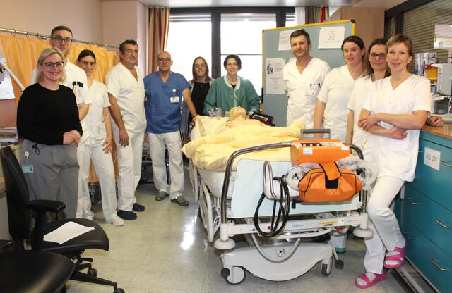 Pflegestandortleiterin Maria Winkler, Dr. Matthias Hauke, Denise Kiehtreiber, Gerhard Kerschner, Christian Prinz, ärztliche Standortleiterin Julia Dlask, Prim. Dr. Claudia Praseta, Thomas Waldhäusl, Sabina Scheidl, Michaela Edinger, Birgit Moser. | Foto: LK Gmünd