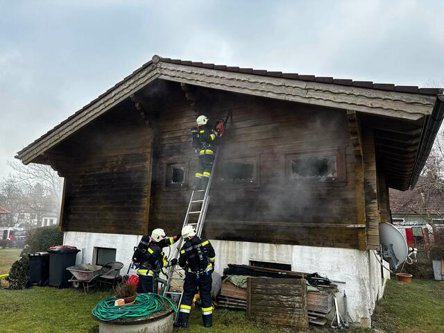 Es wurde mit schwerem Atemschutz vorgegangen. | Foto: Doku NÖ