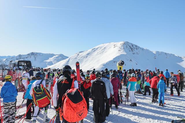 Im Bild: Zuschauer des Abfahrtstrainings beim Starthaus. | Foto: Land Salzburg / Franz Neumayr