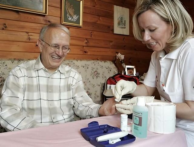 Mobile Dienste unterstützen bei der Pglefe zuhause.  | Foto: RKNÖ