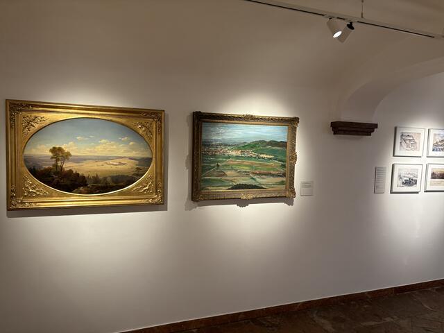 Ausgestellte Bilder im Stift. | Foto: Emanuel Hasenauer