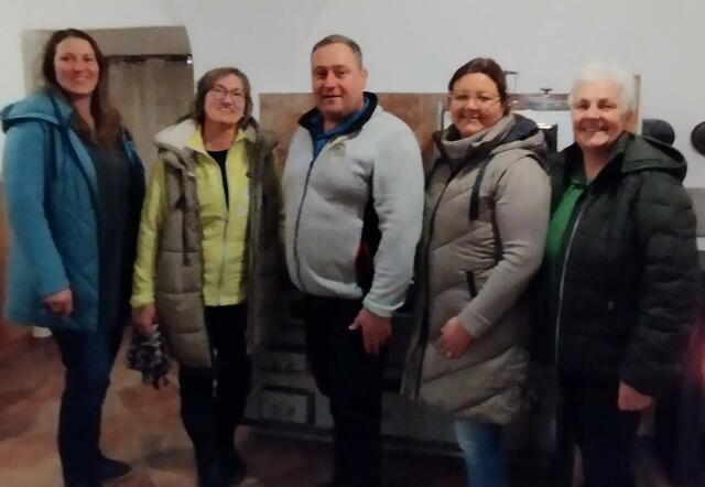 Von links nach rechts:
Barbara Höbenreich
Edda Galbicsek
Markus Dick
Birgit Tramberger
Veronika Frank | Foto: Forstmuseumsverein Großreifling