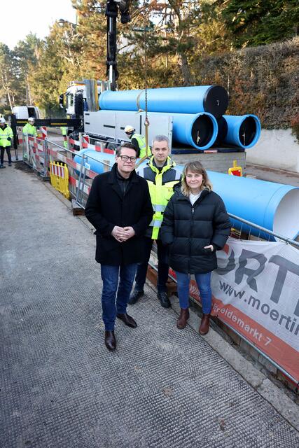 Klimastadtrat Jürgen Czernohorzsky (l.) und Ottakrings Bezirkschefin Stefanie Lamp (beide SPÖ) machten sich im Bauabschnitt Rohrgasse ein Bild von der Lage. | Foto: Stadt Wien/Martin Votava