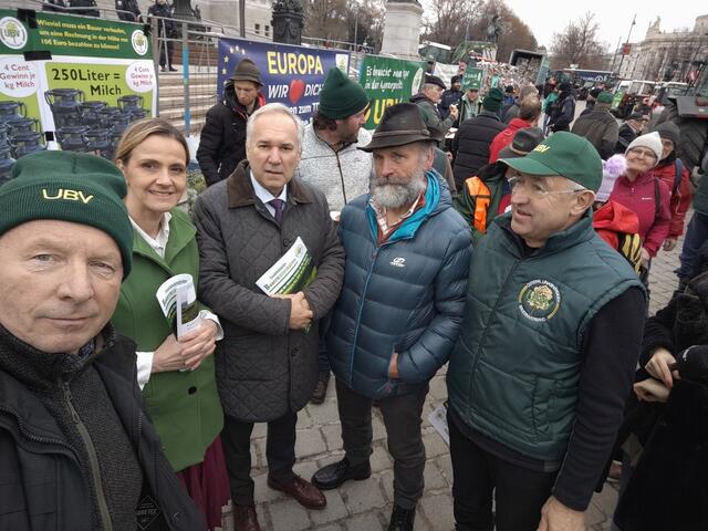Vertreter des Unabhängigen Bauernverbands aus dem Bezirk Scheibbs beteiligten sich an den Protesten der Landwirte in Wien. | Foto: Unabhängiger Bauernverband
