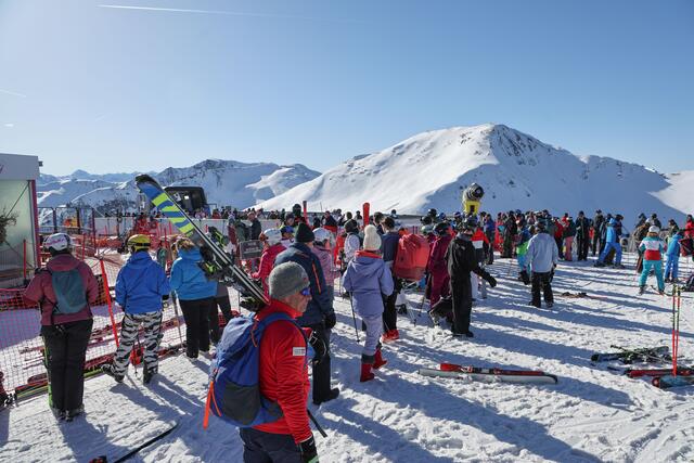 Im Bild: Zuschauer des Abfahrtstrainings beim Starthaus. | Foto: Land Salzburg / Franz Neumayr