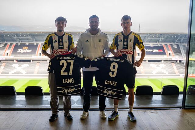 Christian Gratzei mit den beiden Neuverpflichtungen Christoph Lang und Krystof Danek | Foto: LASK