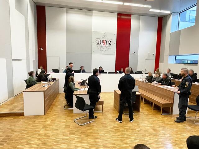 Vor einem Geschworenengericht im Saal 1 fand der Prozess nach dem Verbots- und Waffengesetz statt. | Foto: Gernot Heigl