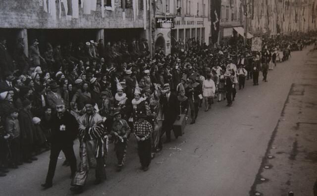 Der Faschingsumzug im Jahr 1955.  | Foto: Villacher Fasching Archiv