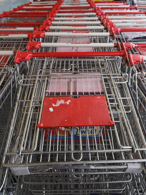 Kunden von Sozialmärkten und der Team Österreich-Tafel sind oft weiblich und oft 60 und älter. | Foto: Santrucek