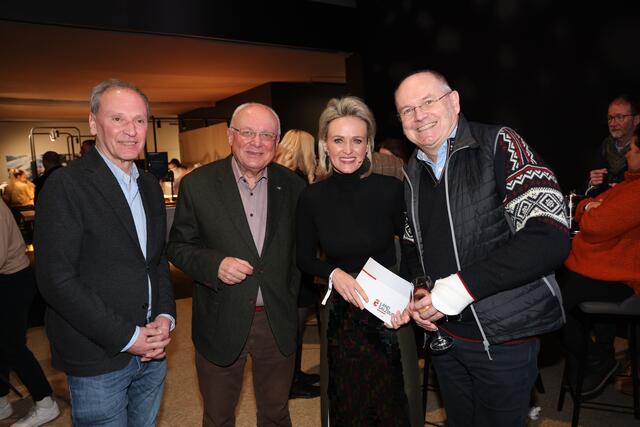 Im Bild v.l.: Gerhard Walcher, Ex-Landeshauptmann Franz Schausberger, Moderatorin Alexandra Meissnitzer und Servus TV Intendant Ferdinand Wegscheider | Foto: Land Salzburg / Franz Neumayr