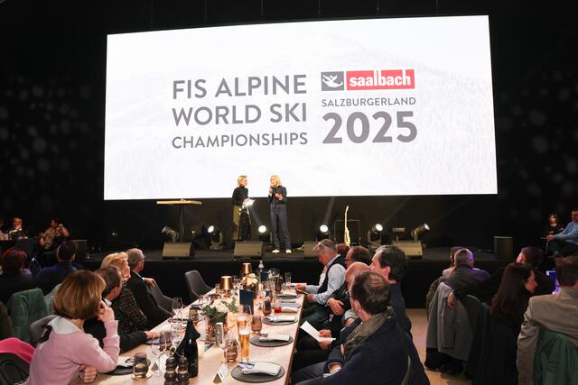 m Bild: Moderatorin Alexandra Meissnitzer und Roswitha Stadlober, ÖSV-Präsidentin | Foto: Land Salzburg / Franz Neumayr