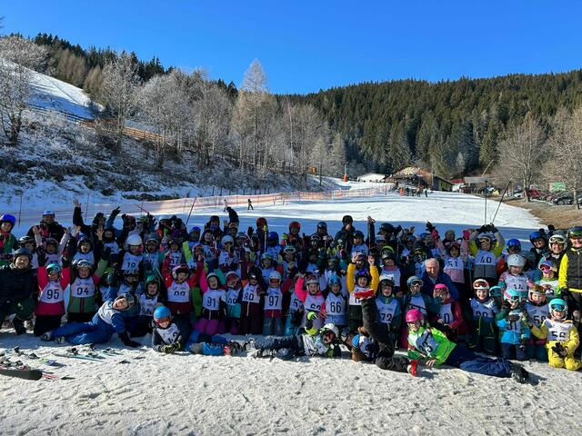 Rund 100 Kinder machten beim Schulskikurs der Volksschule Maria Lankowitz am Salzstiegl mit. | Foto: Pfuisi