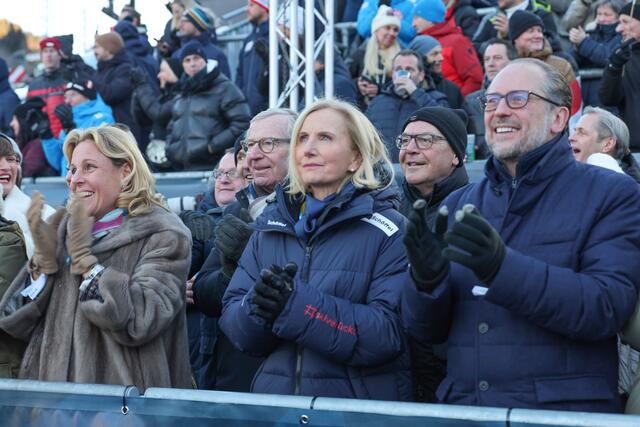 Im Bild v.l: Christina Haslauer (Ehefrau von Wilfried Haslauer), Landeshauptmann Wilfried Haslauer, Roswitha Stadlober (ÖSV-Präsidentin), Landesrat Josef Schwaiger und Bundeskanzler Alexander Schallenberg bei der Eröffnung der Ski-Weltmeisterschaften in Saalbach-Hinterglemm 2025 | Foto: Land Salzburg / Franz Neumayr