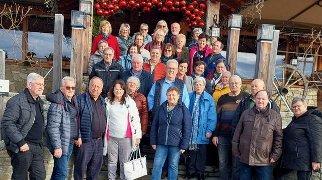 Die Frauentaler Pensionistinnen vor dem Weinhof-Buschenschank Thaler in Bad Waltersdorf | Foto: Strohmeier