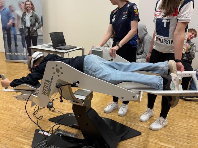 Interaktive Spiele und spannende Erlebnisse warteten bei der zweiten "kubinight" in der Kufsteiner Bibliothek auf Jugendliche.  | Foto: FH Kufstein Tirol