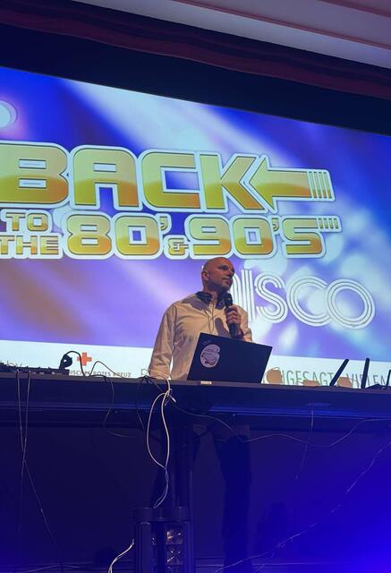 Nach dem Orchester sorgte eine 90er Disco im Ballsaal für Stimmung. | Foto: Rotes Kreuz Bruck