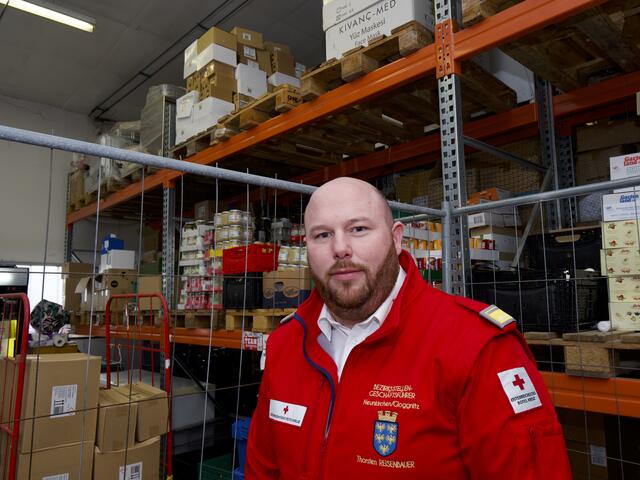 Thorsten Reisenbauer im Tafel-Lager in Neunkirchen. | Foto: Santrucek
