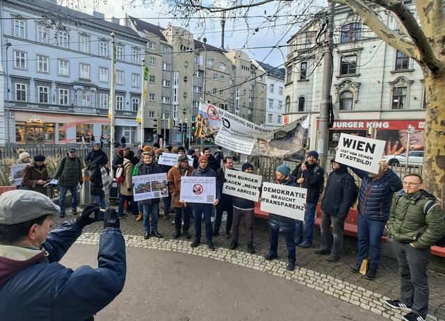 Zuletzt versammelten sich Kritikerinnen und Kritiker des geplanten Abrisses von Gründerzeithäusern in Hernals und Währing, um zu protestieren.  | Foto: Architektur Rebellion