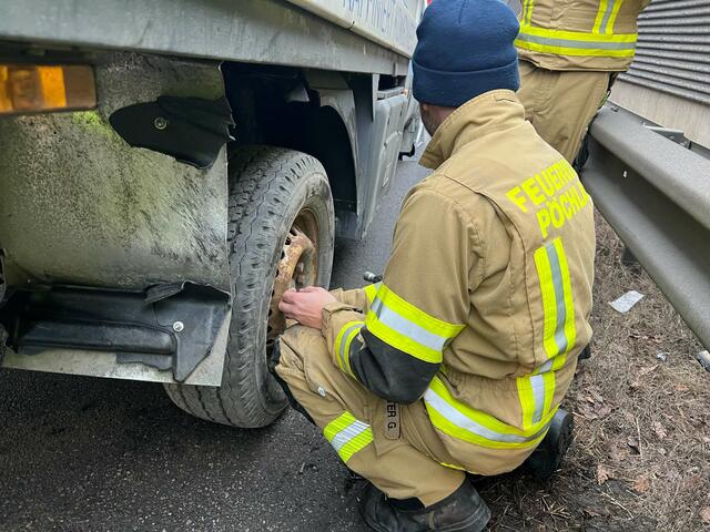Technischer Einsatz auf der Autobahn A1 bei Pöchlarn. | Foto: DOKU-NÖ