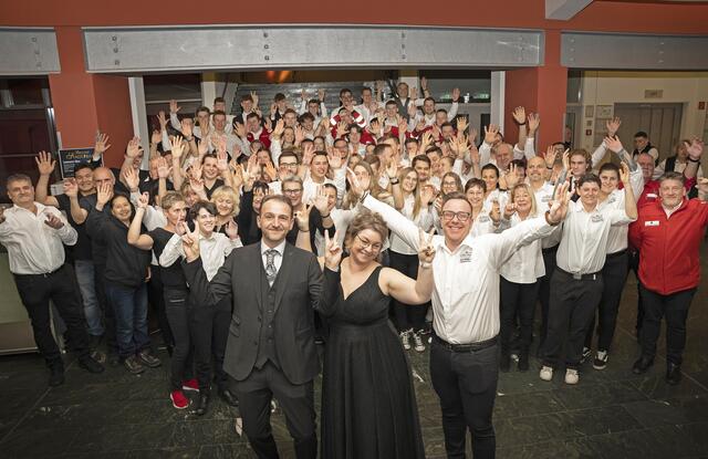 Rund 120 ehrenamtliche Mitarbeiterinnen und Mitarbeitern waren beim Ball im Einsatz | Foto: Rotes Kreuz Bruck