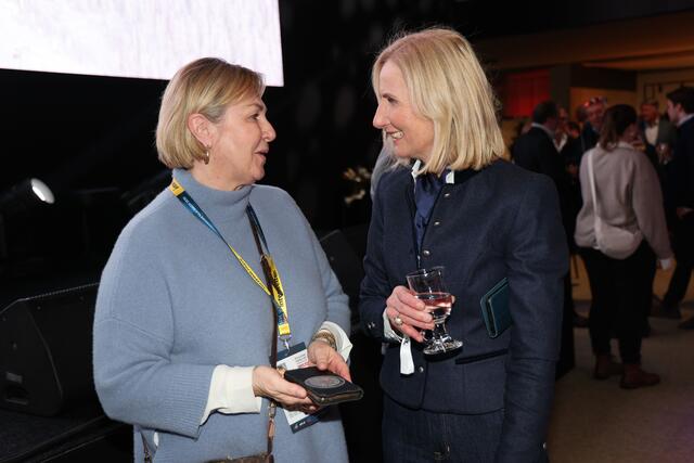 Im Bild: Isabella Walcher (Land Salzburg) und Roswitha Stadlober, ÖSV-Präsidentin | Foto: Land Salzburg / Franz Neumayr