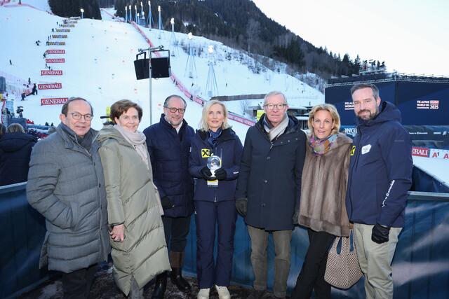 Im Bild v.l.: Peter Haubner (2. Nationalratspräsident), Landtagspräsidentin Brigitta Pallauf, Bundeskanzler Alexander Schallenberg, Roswitha Stadlober, ÖSV-Präsidentin, Landeshauptmann Wilfried Haslauer mit Gattin Christina Haslauer und Landeshauptmann-Stellvertreter Stefan Schnöll bei der Eröffnung der Ski-Weltmeisterschaften in Saalbach-Hinterglemm 2025 | Foto: Land Salzburg / Franz Neumayr