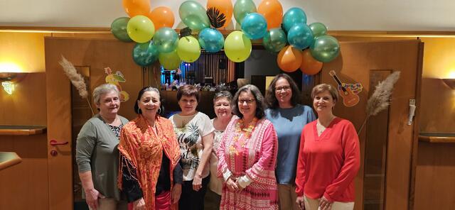 Das Team der „Wir Niederösterreicherinnen“ aus Moosbrunn Helga Czachs (Kassierin), Traude Redl, Anneliese Höllinger (Kassaprüferin), Ingrid Redl, Sonja Schätzinger (Schriftführerin), Anita Cerny (Obfrau), Sandra Hampölz (Obfrau-Stellvertreterin) vlnr. | Foto: Volkspartei Moosbrunn