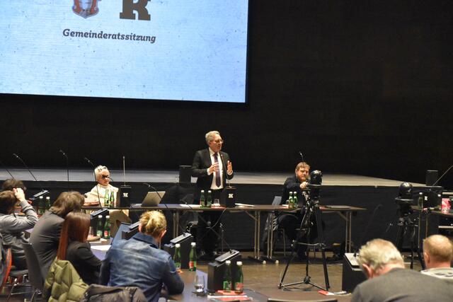 Bürgermeister Krumschnabel wies die Vorwürfe zurück und bezeichnete diese als unverschämt. "Wir haben ein Hinweisgeberportal, das mich persönlich überhaupt nicht tangiert", so Krumschnabel.  | Foto: Barbara Fluckinger