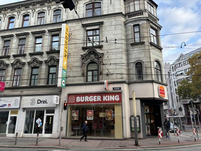 Das Gebäude soll voraussichtlich 2026 abgerissen werden. Der Beschluss dafür wurde bereits 2022 einstimmig angenommen.  | Foto: Ipirotis/MeinBezirk