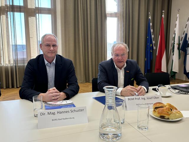 Josef Ober (r.) schätzt die Offenheit der Gymnasien und z.B. das Interesse an den Technology Games.  | Foto: MeinBezirk 