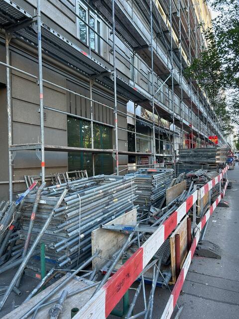 Baugerüst - damals am Foto noch da – gesucht: Mit einem äußerst kuriosen Fall hat es die Wiener Polizei derzeit zu tun. (Archiv) | Foto: ERNST WEISS / APA / picturedesk.com