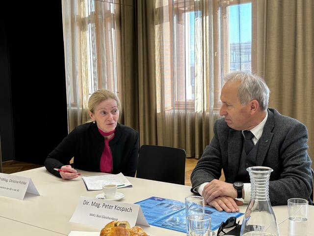 Christine Pichler, Leiterin der Bildungsregion strich heraus, dass das vernetzte Denken der Absolventinnen und Absolventen der Gymnasien von der Wirtschaft sehr gefragt sei.  | Foto: MeinBezirk